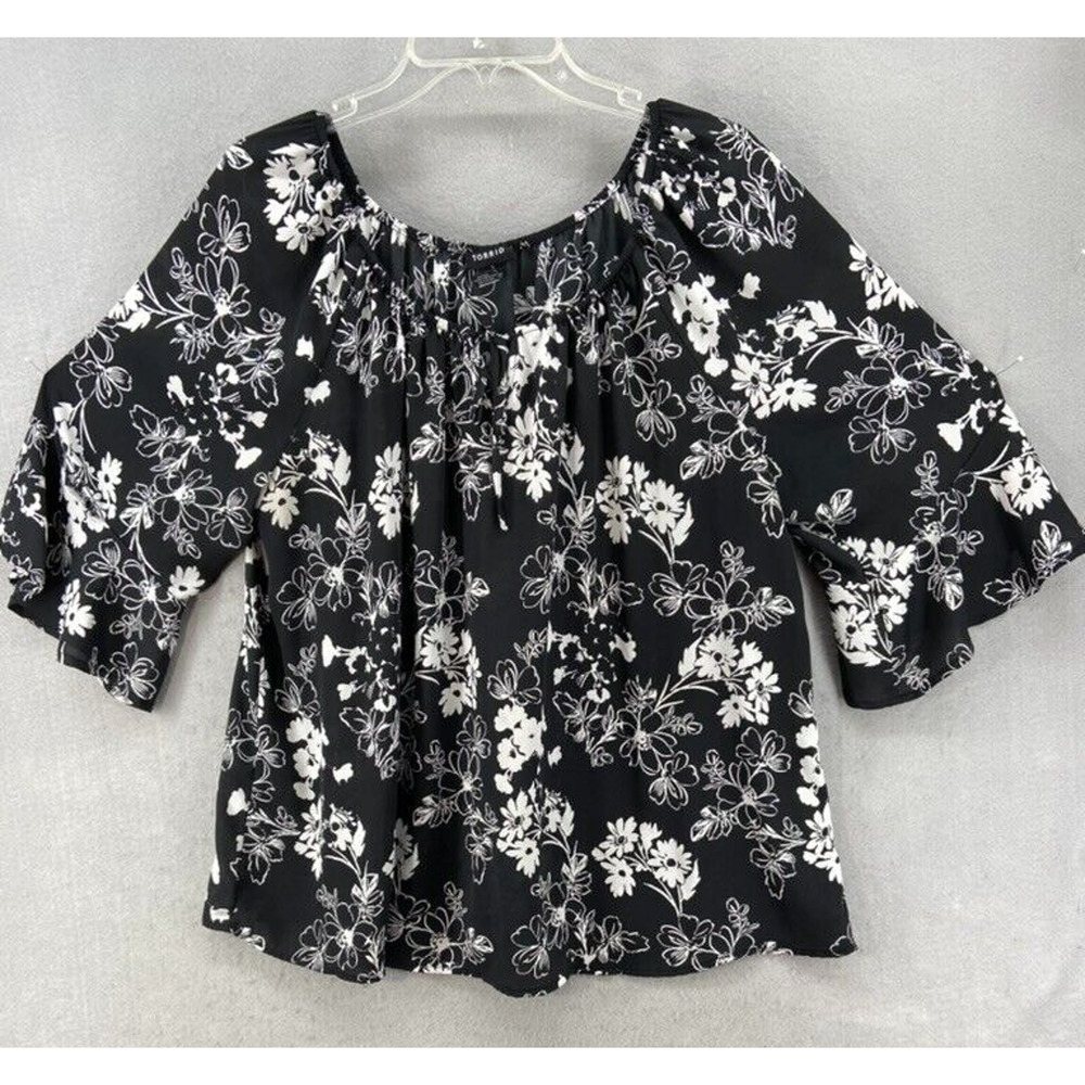 Torrid Shirt Sz 1X Black White Floral Print‎ Pullover Blouse Bell Cuff Sleeves